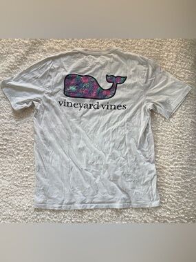 Vineyard Vines Graphic Whale T-Shirt Size M | Tropical Print Logo Tee